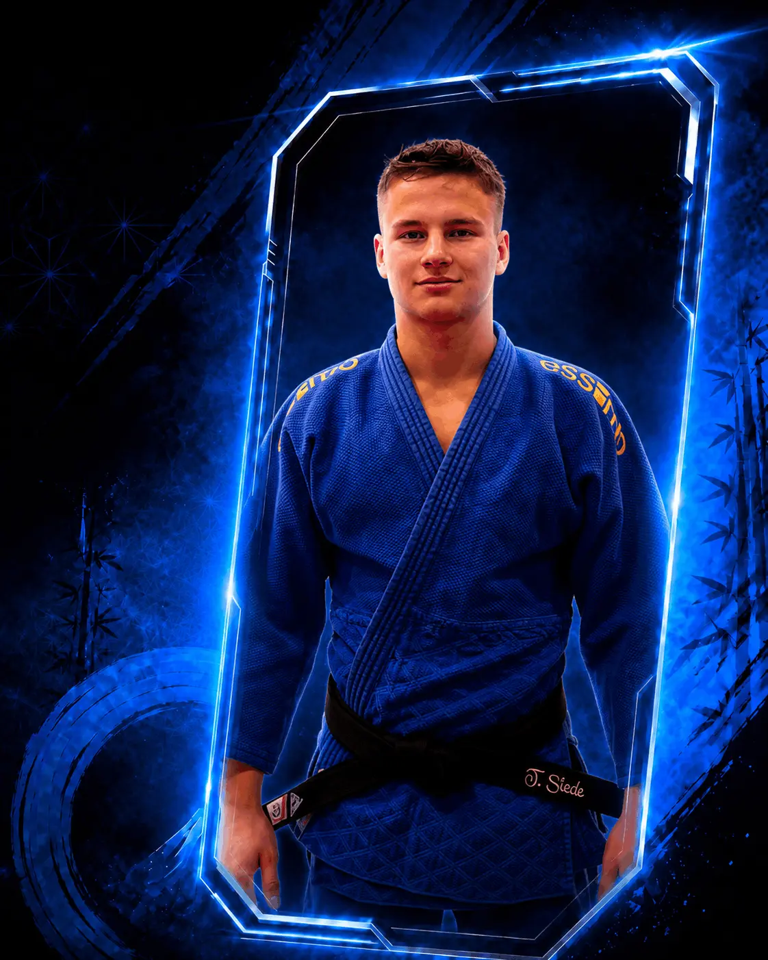 Portret Tomasza Śledzia w niebieskim judogi z czarnym pasem, stojącego na wprost w świecącej niebieskiej ramce na ciemnym tle.